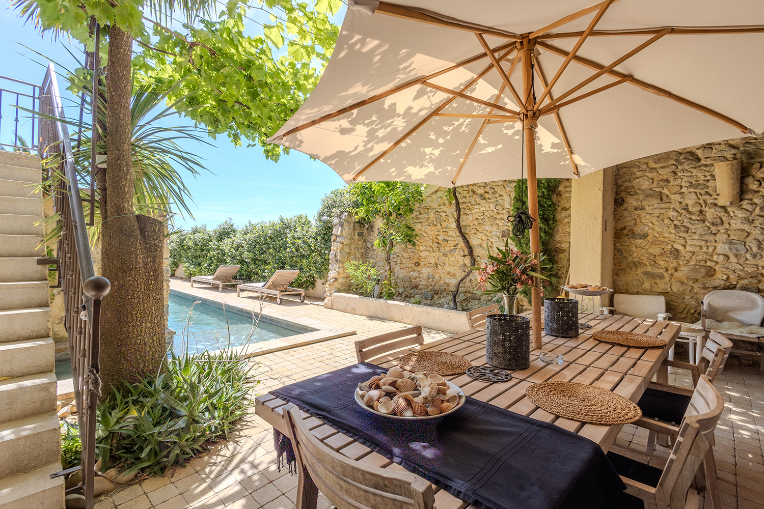 Shaded dining terrace Shaded dining terrace