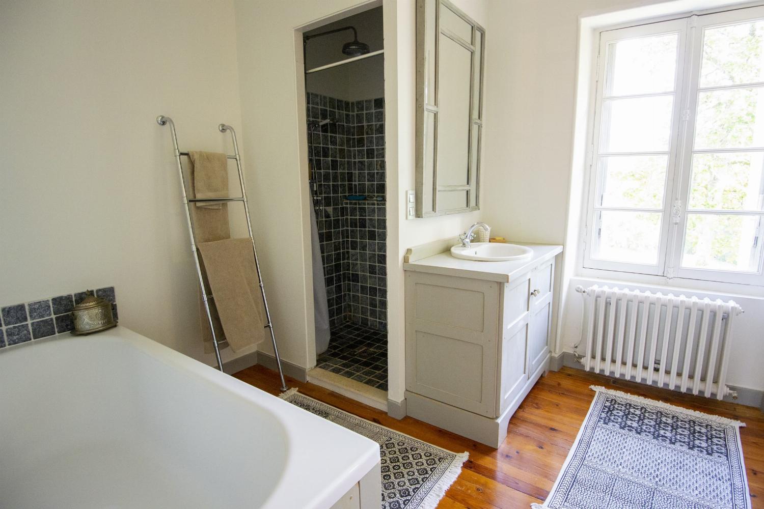 Bathroom | Holiday home in Dordogne