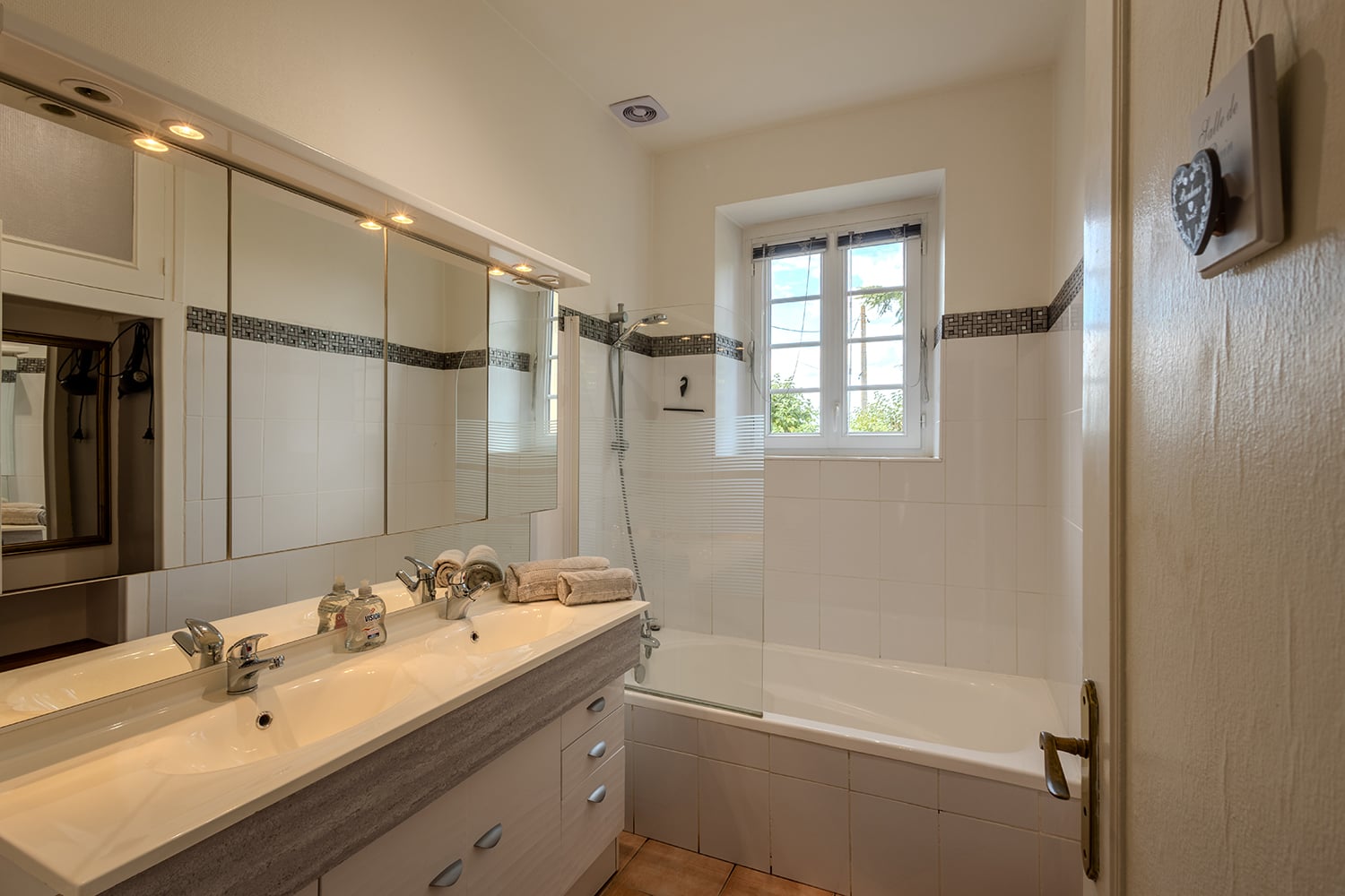 Bathroom | Holiday accommodation in Nouvelle-Aquitaine