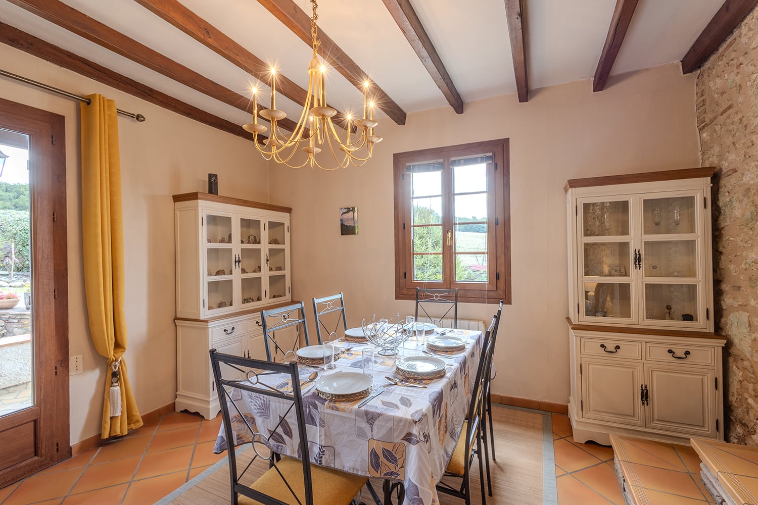 Dining room | Holiday accommodation in Nouvelle-Aquitaine