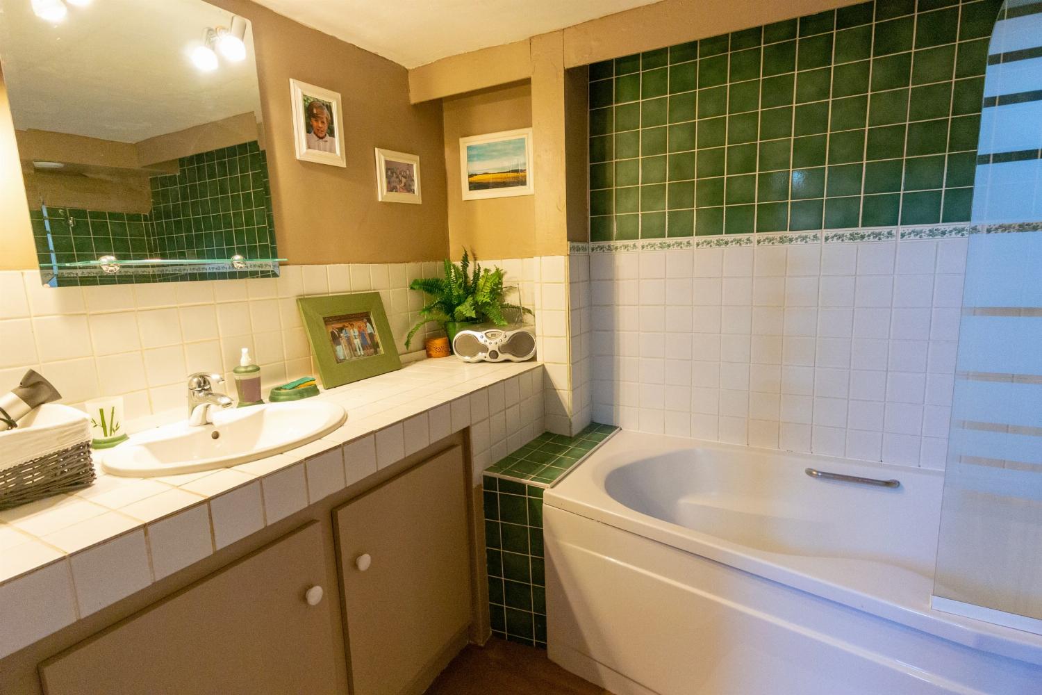 Bathroom | Holiday home in Loire