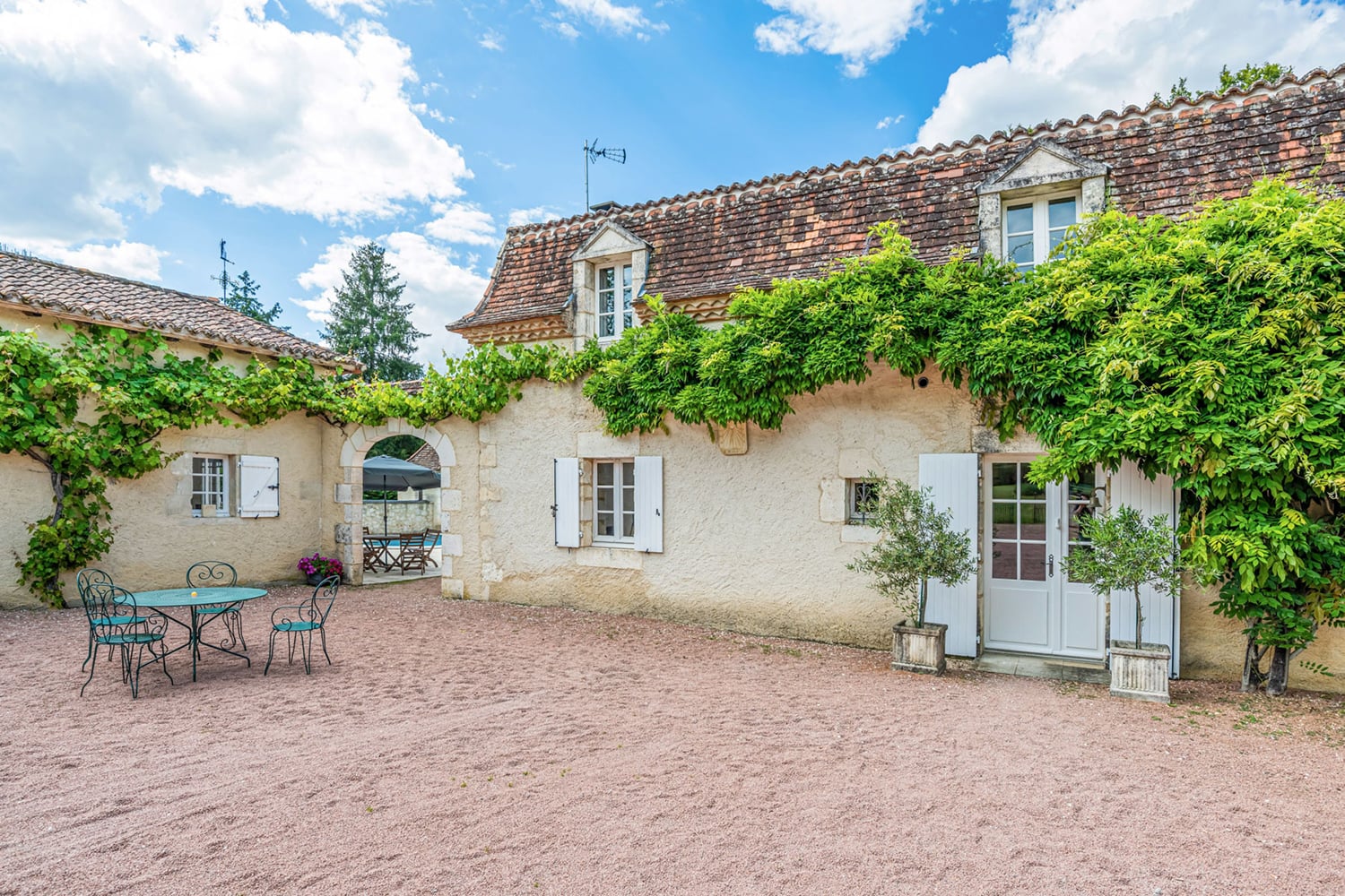 Holiday home in Bourdeilles