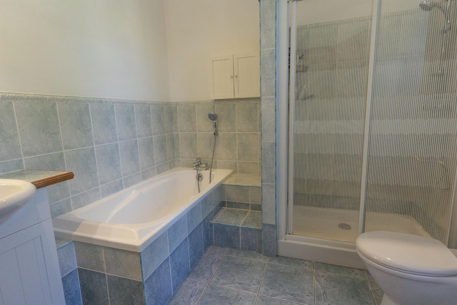 Bathroom | Holiday home in Monflanquin