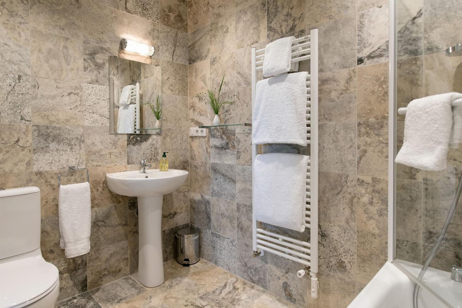 Bathroom | Holiday home in the Tarn