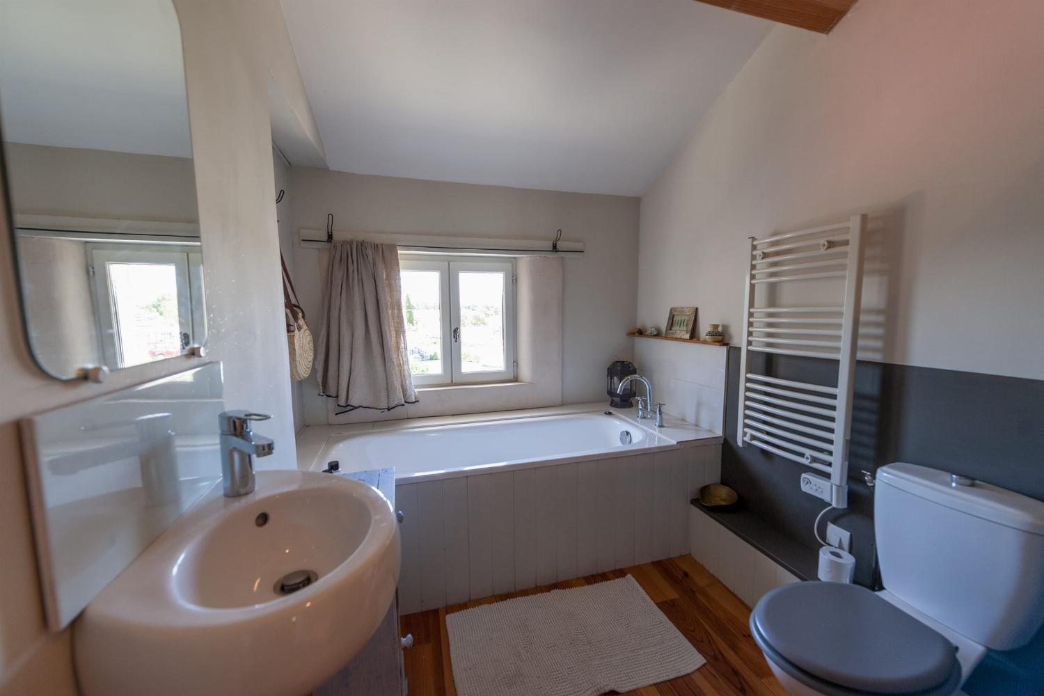 Bathroom | Holiday home in South of France