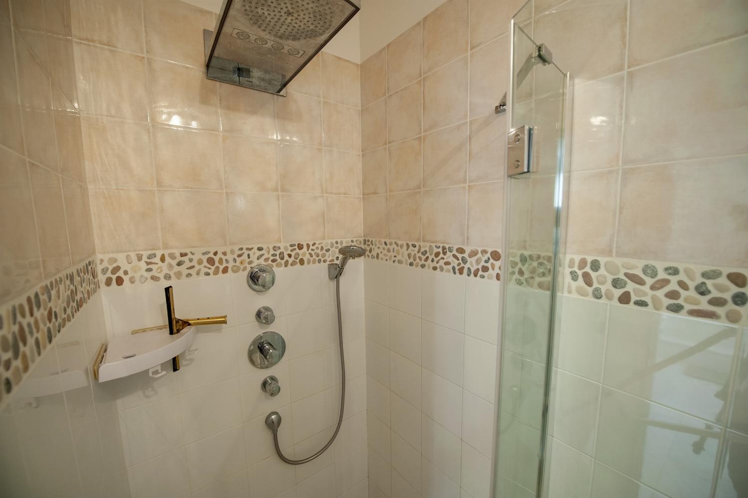 Bathroom | Holiday villa in the South of France
