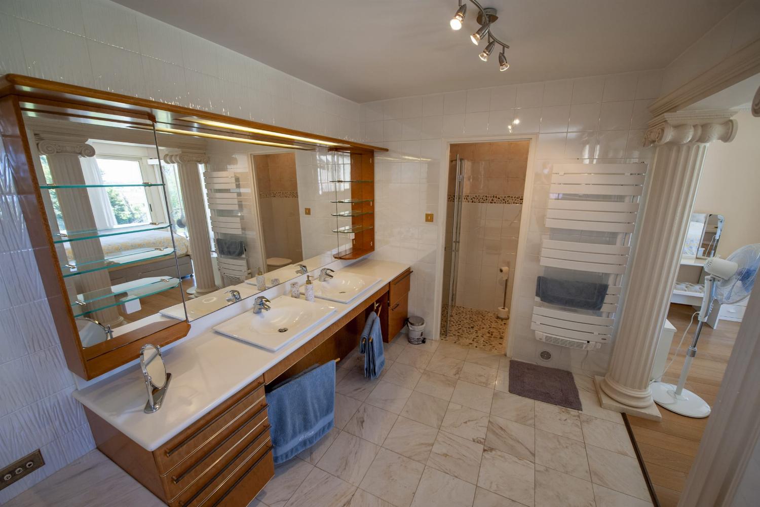 Bathroom | Holiday villa in the South of France