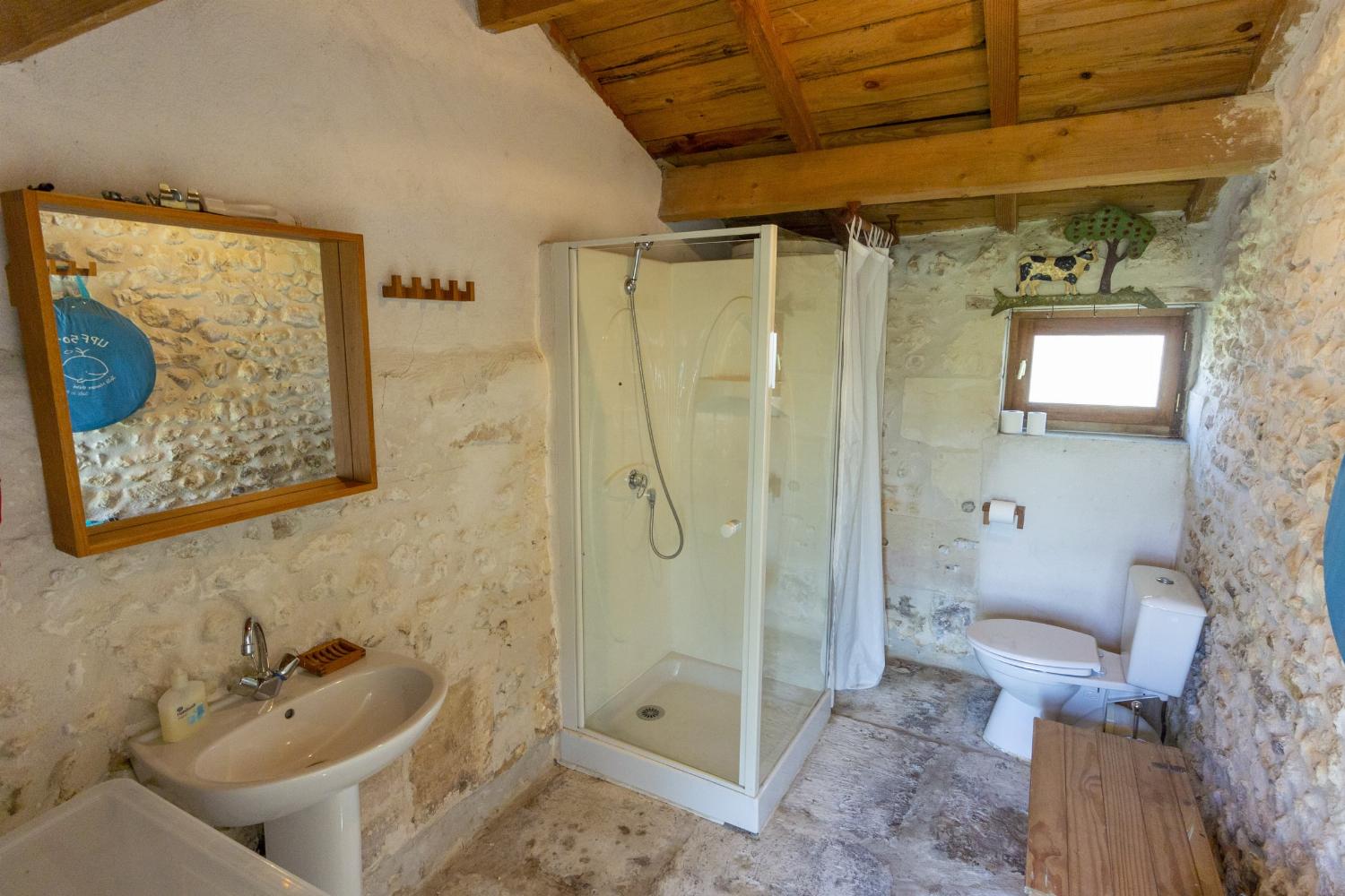 Bathroom | Vacation home in West France