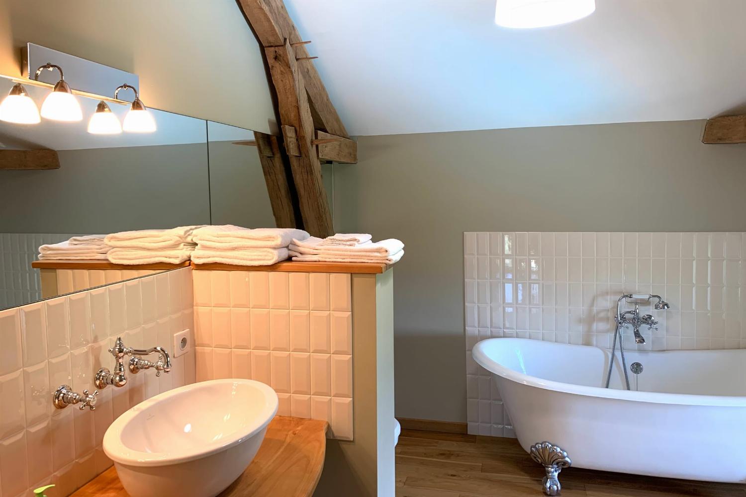 Bathroom | Rental accommodation in Nouvelle-Aquitaine