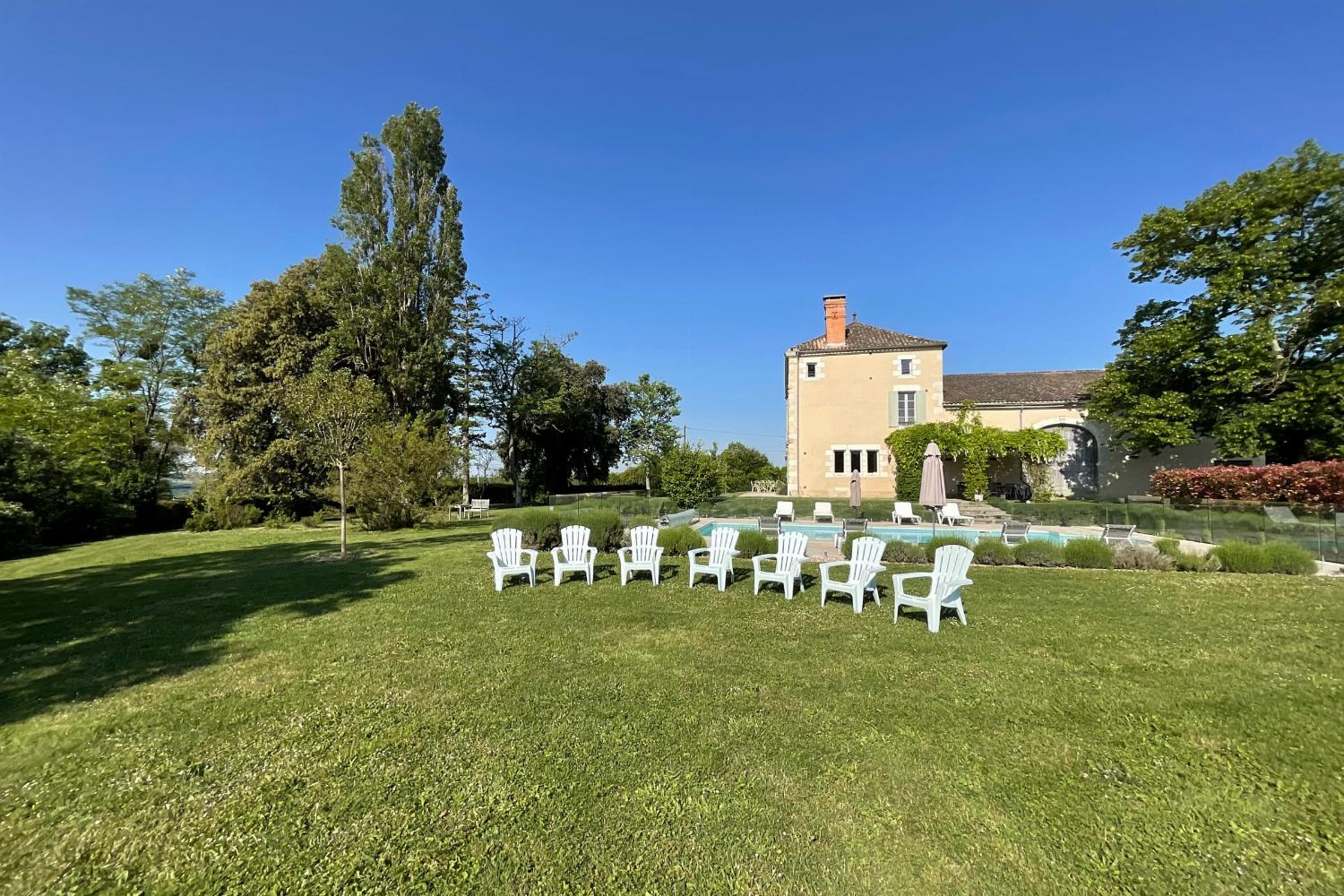 Garden | Rental accommodation in Nouvelle-Aquitaine