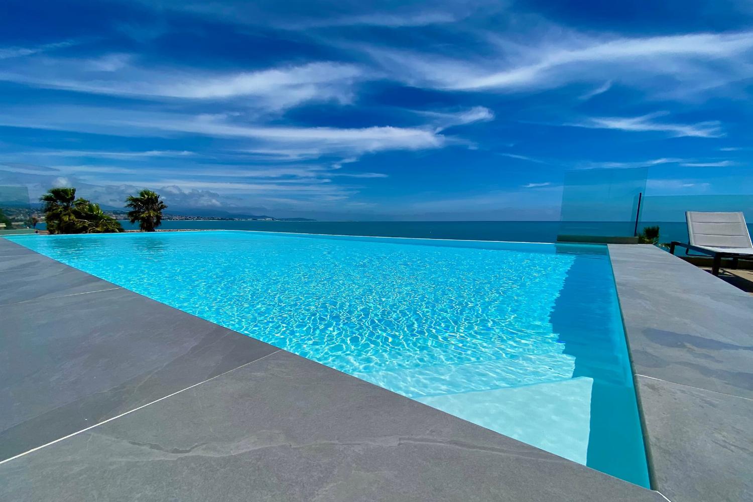 Shared pool with sea view