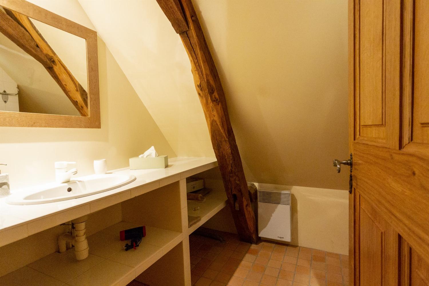 Bathroom | Holiday home in Loire
