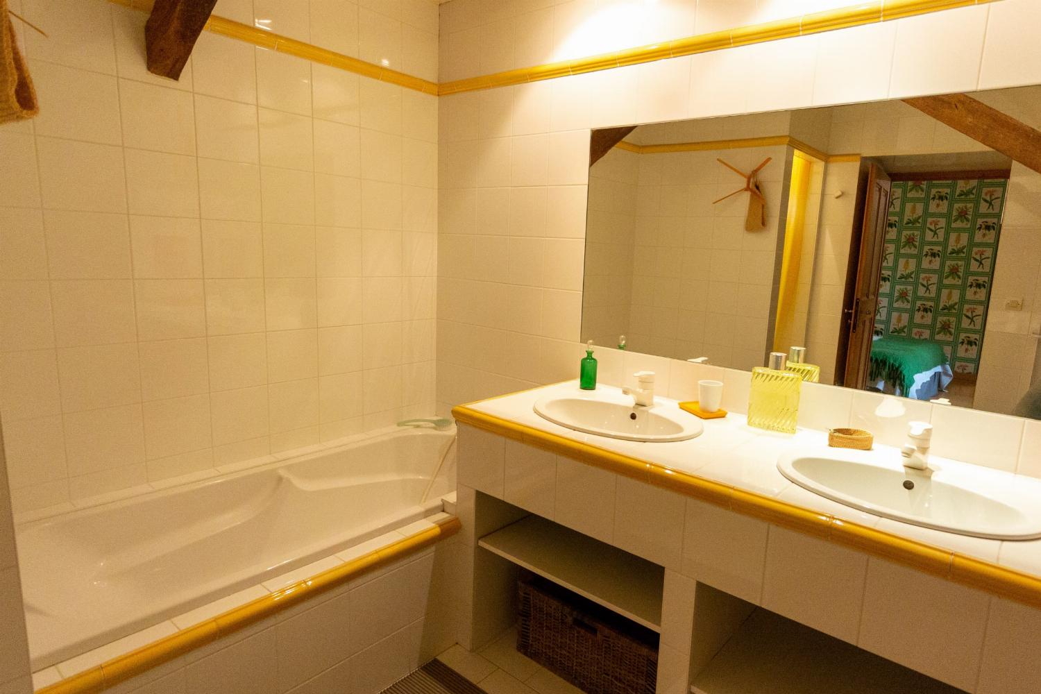 Bathroom | Holiday home in Loire