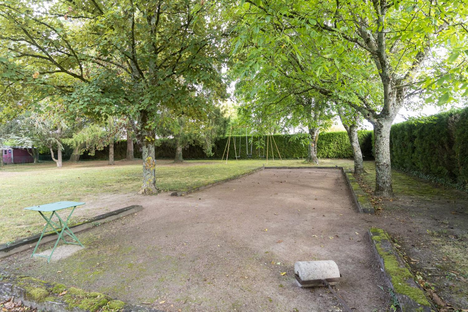 Boules court