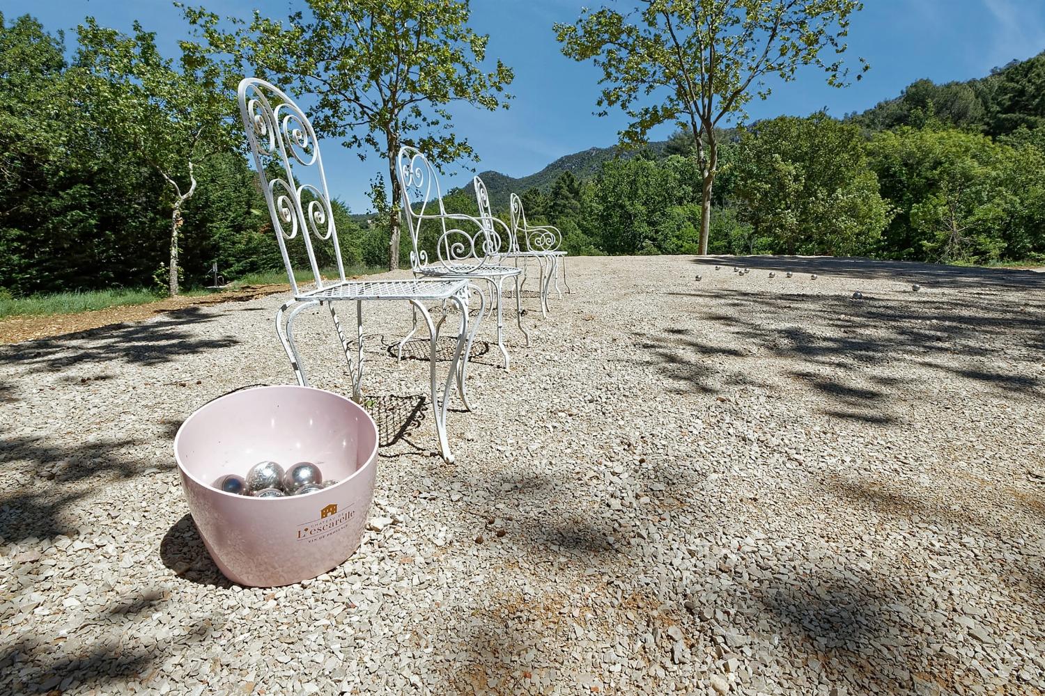 Boules court