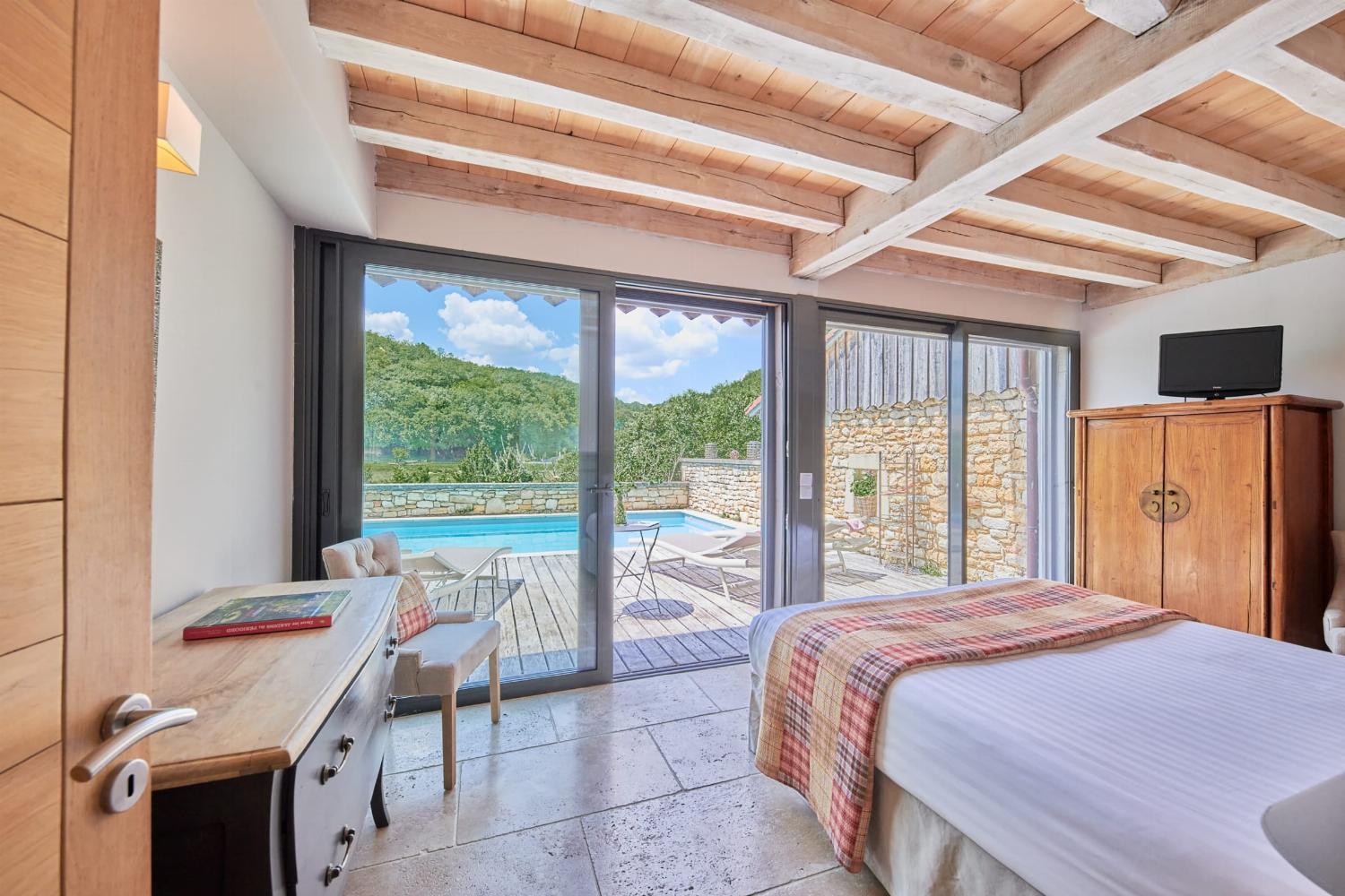Bedroom | Rental home in Dordogne