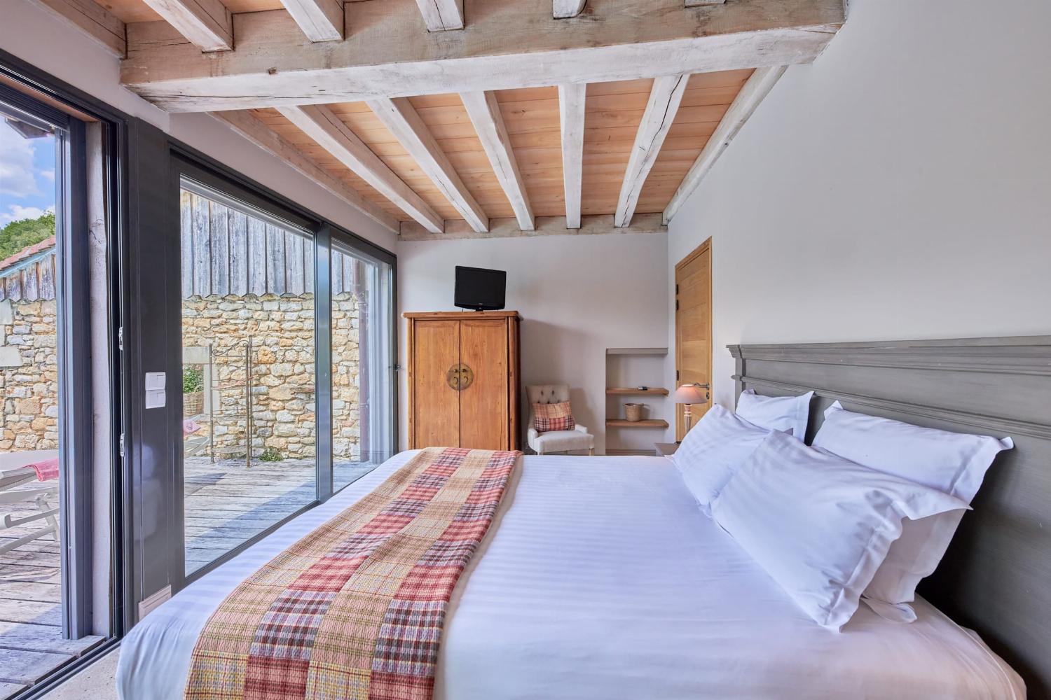Bedroom | Rental home in Dordogne