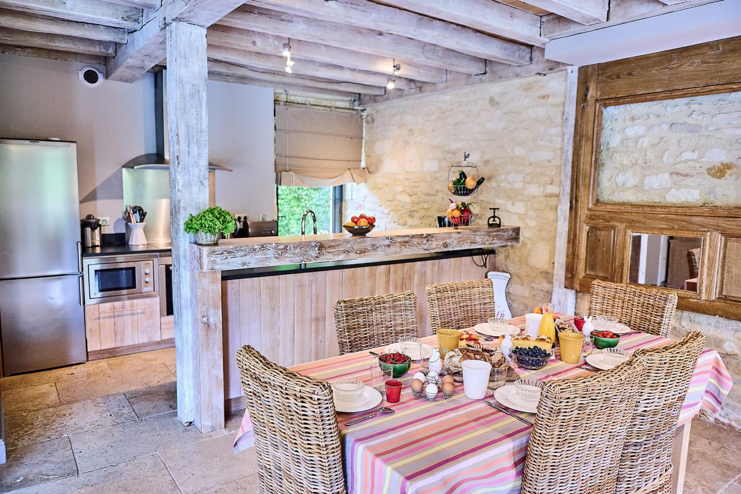 Dining room | Rental home in Dordogne