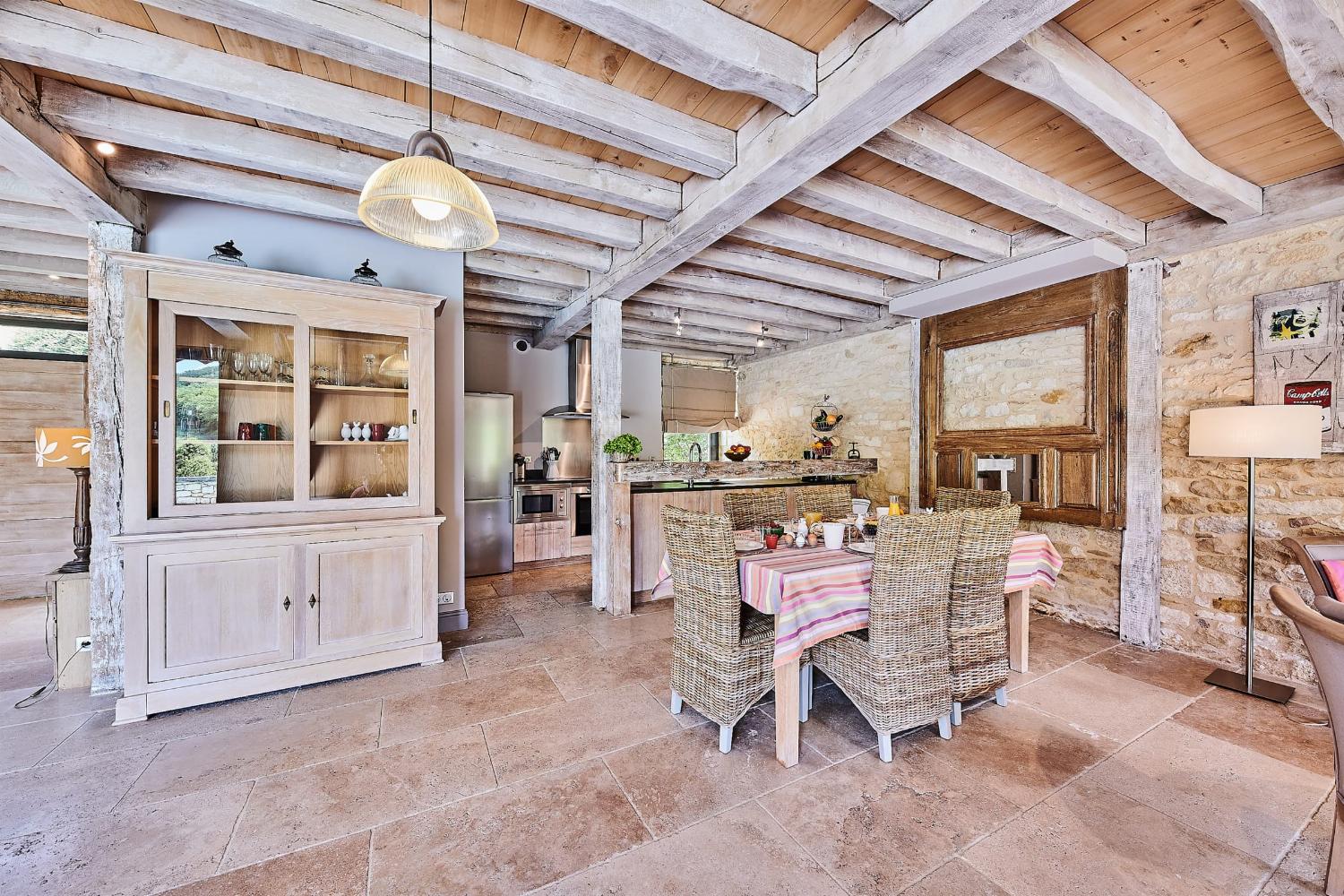 Dining room | Rental home in Dordogne