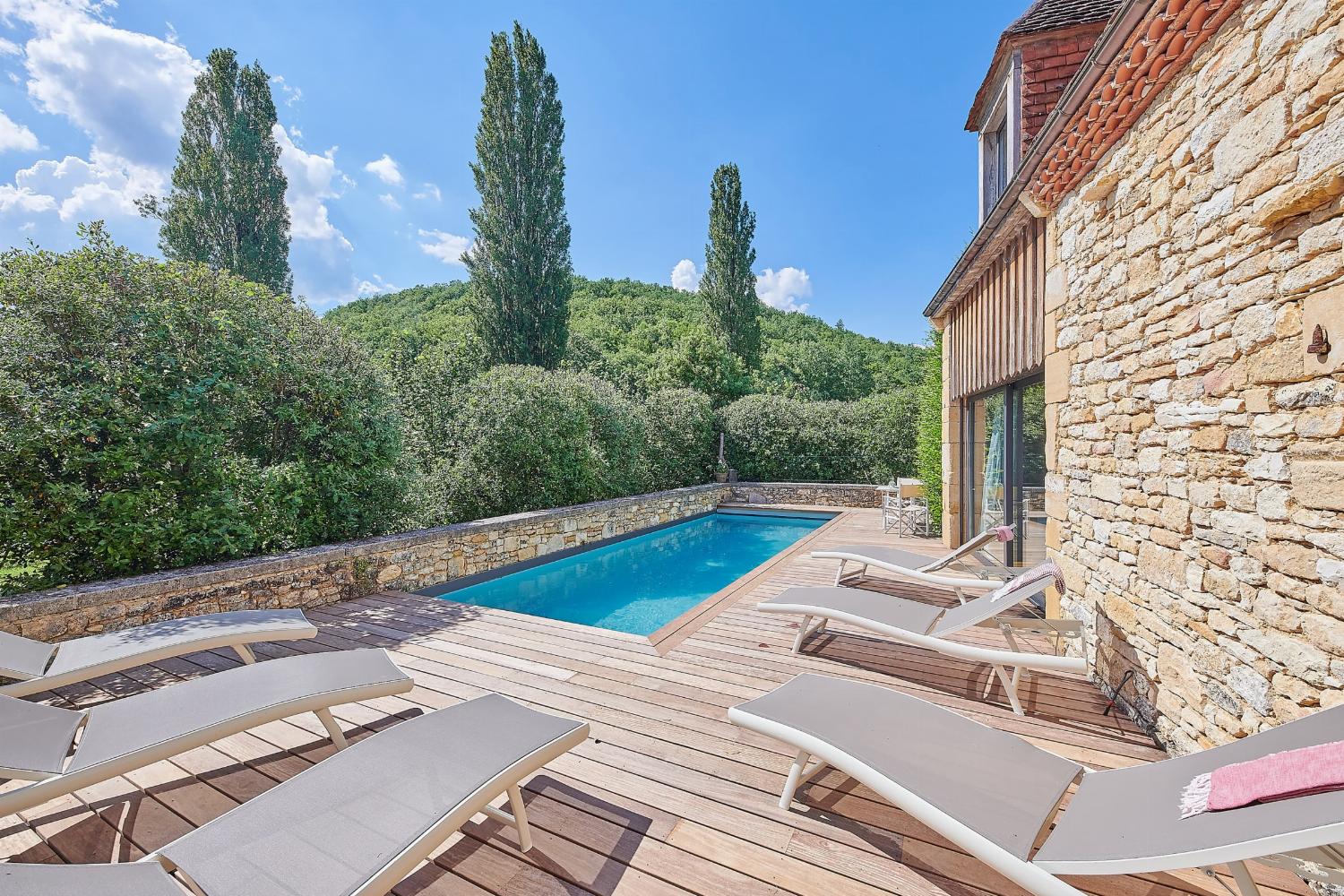 Piscine privée et terrasse
