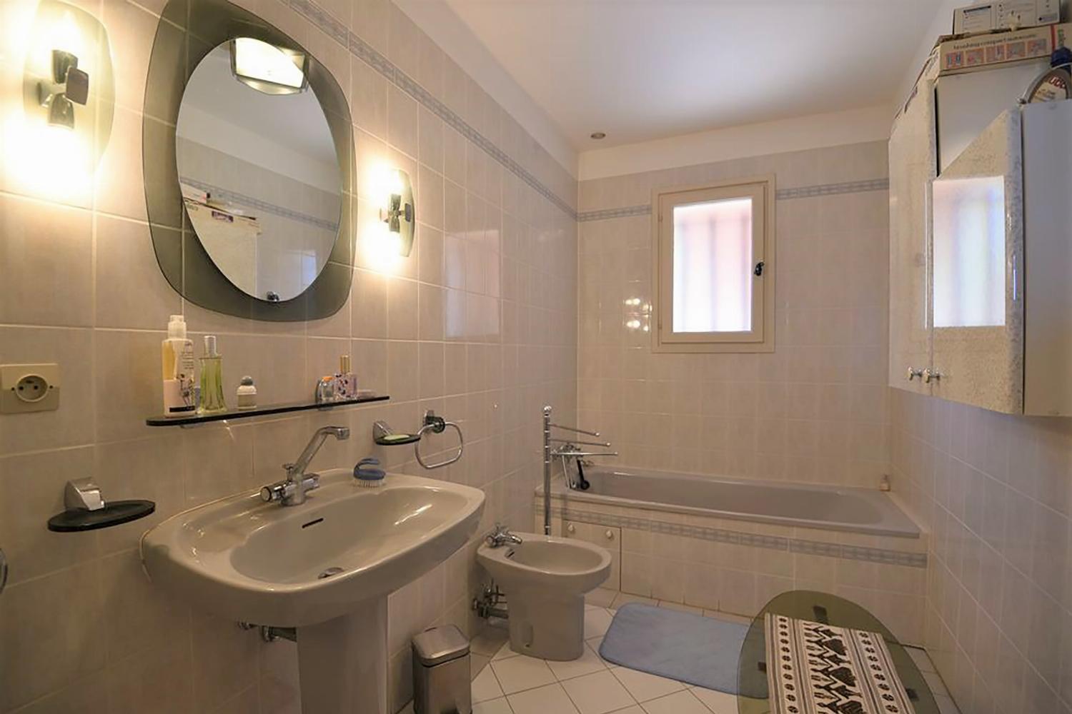 Bathroom | Holiday villa in Provence