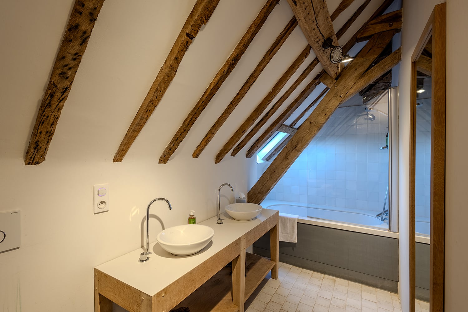 Bathroom | Holiday chateau in Centre-Val de Loire