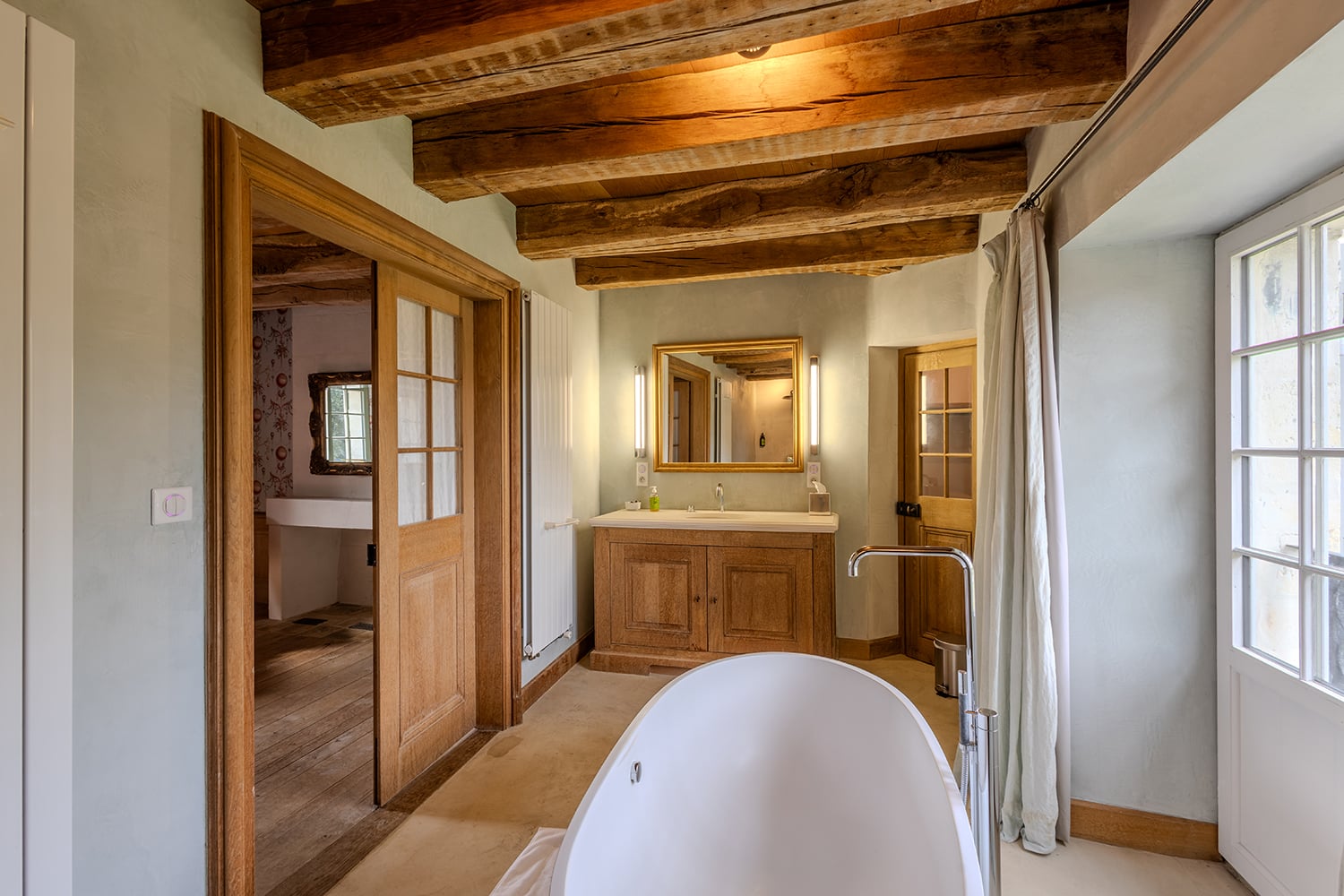 Bathroom | Holiday chateau in Centre-Val de Loire