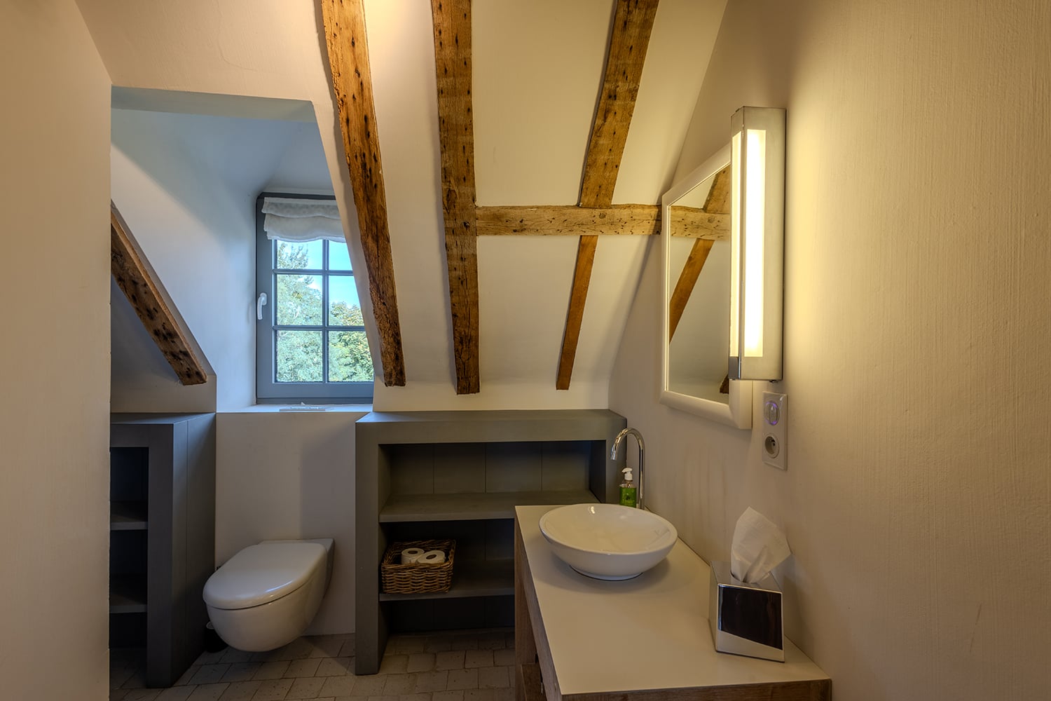 Bathroom | Holiday chateau in Centre-Val de Loire