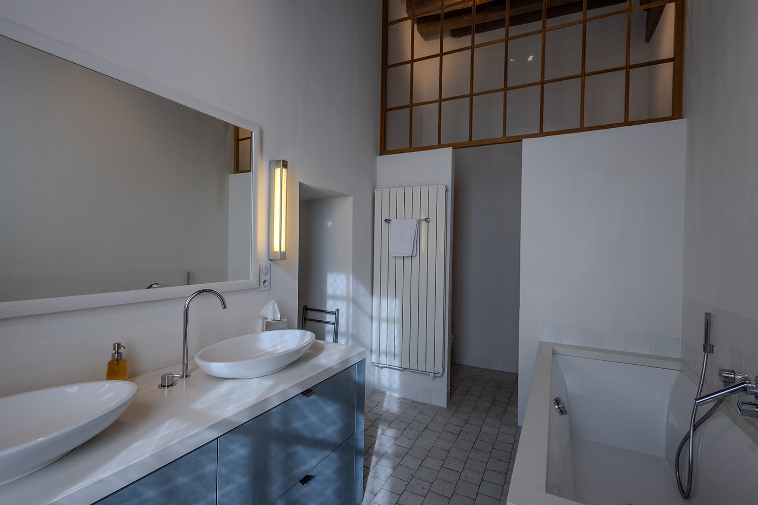Bathroom | Holiday chateau in Centre-Val de Loire