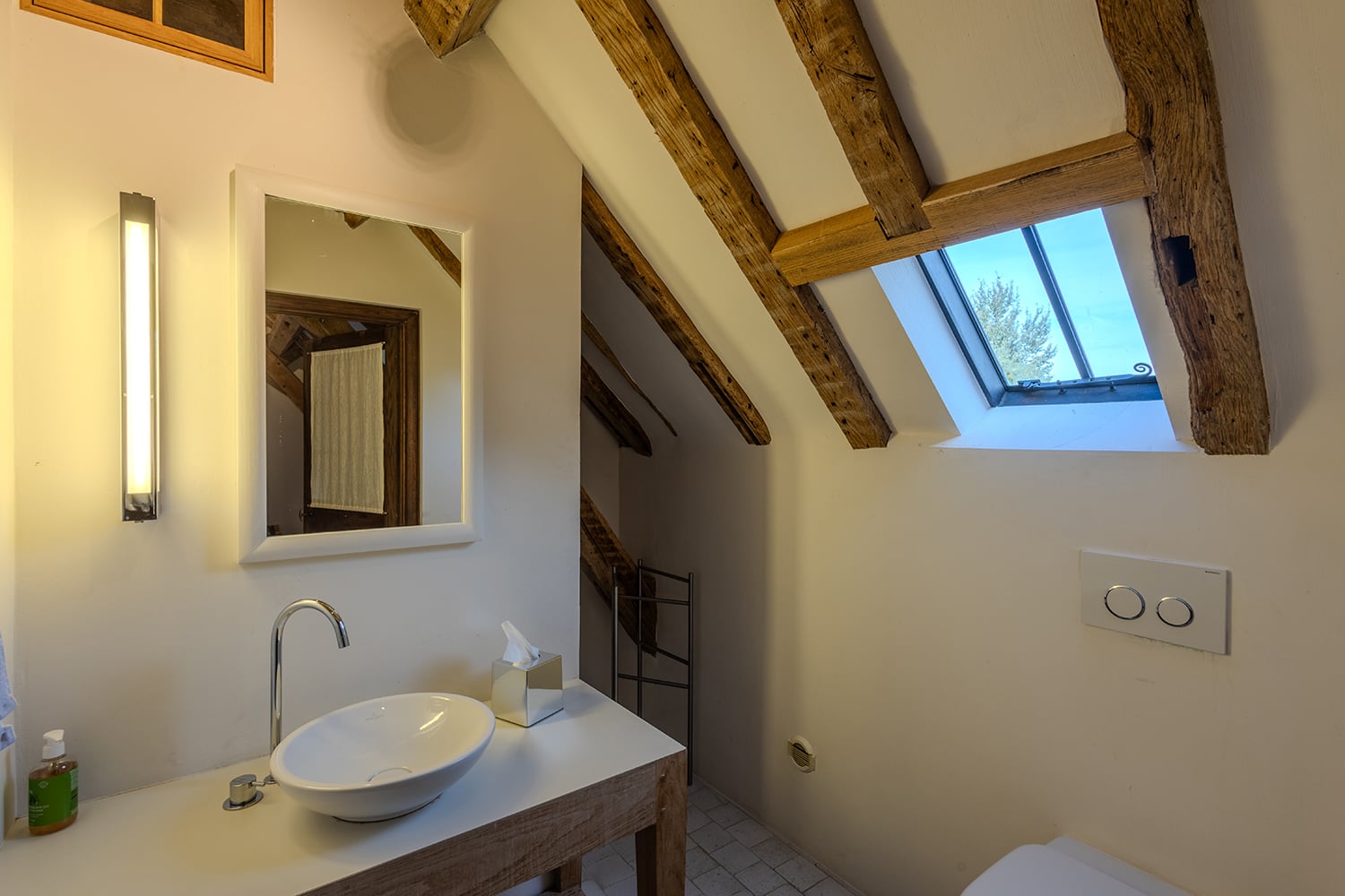 Bathroom | Holiday chateau in Centre-Val de Loire