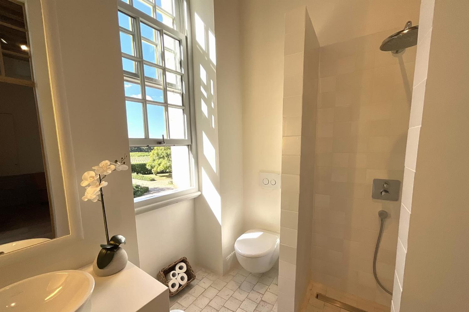 Bathroom | Holiday château in Indre-et-Loire