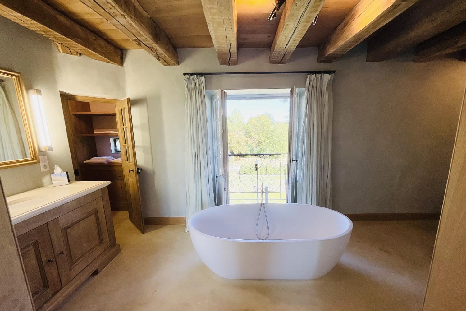 Bathroom | Holiday château in Indre-et-Loire