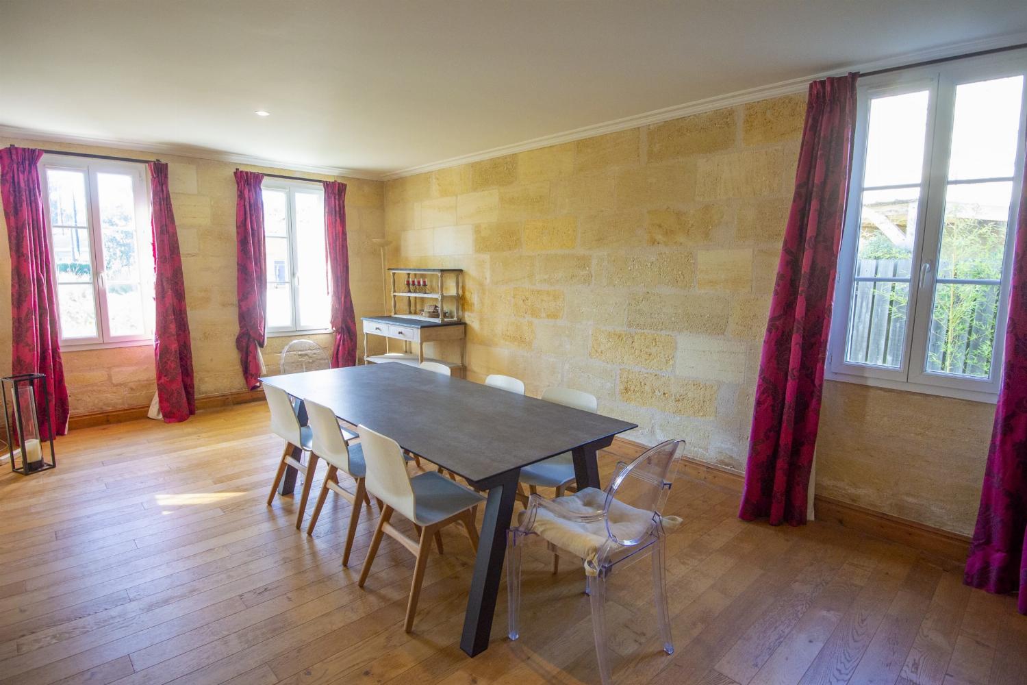 Dining room | Holiday accommodation in Gironde