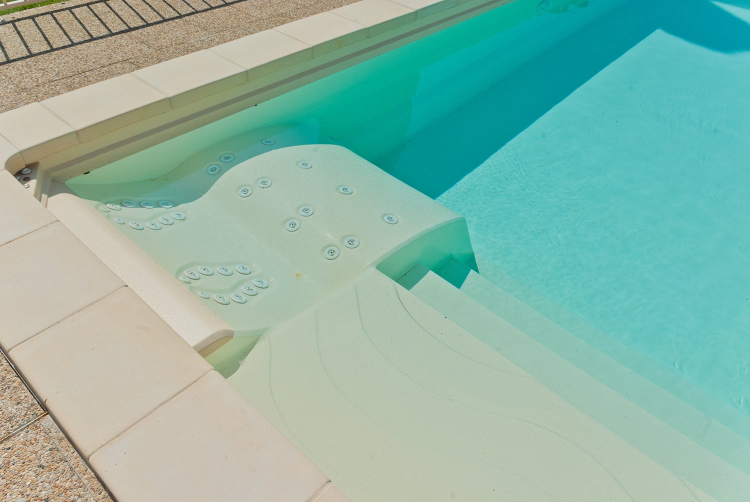 Private heated pool with jacuzzi