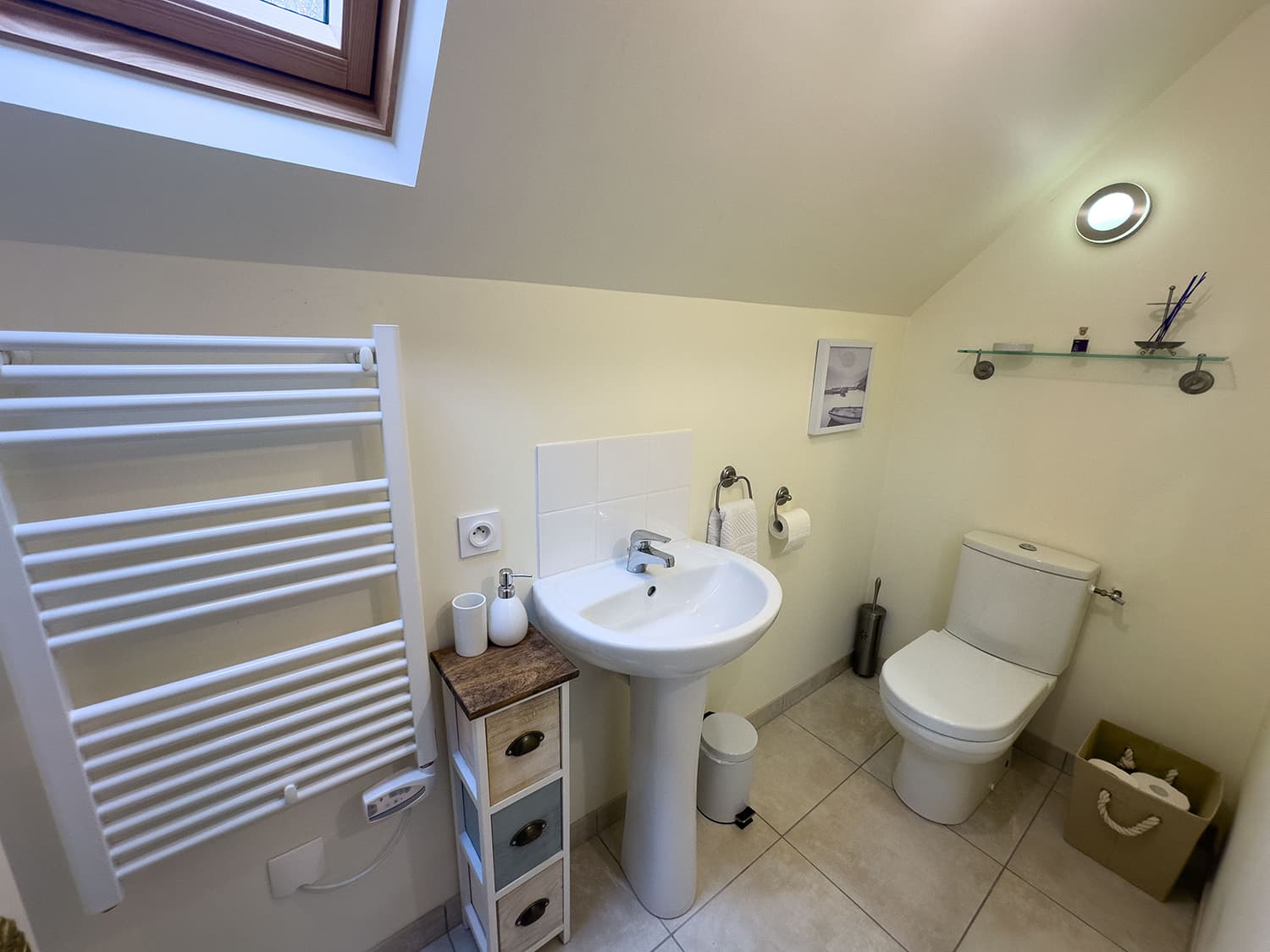 Bathroom | Holiday château in Nouvelle-Aquitaine