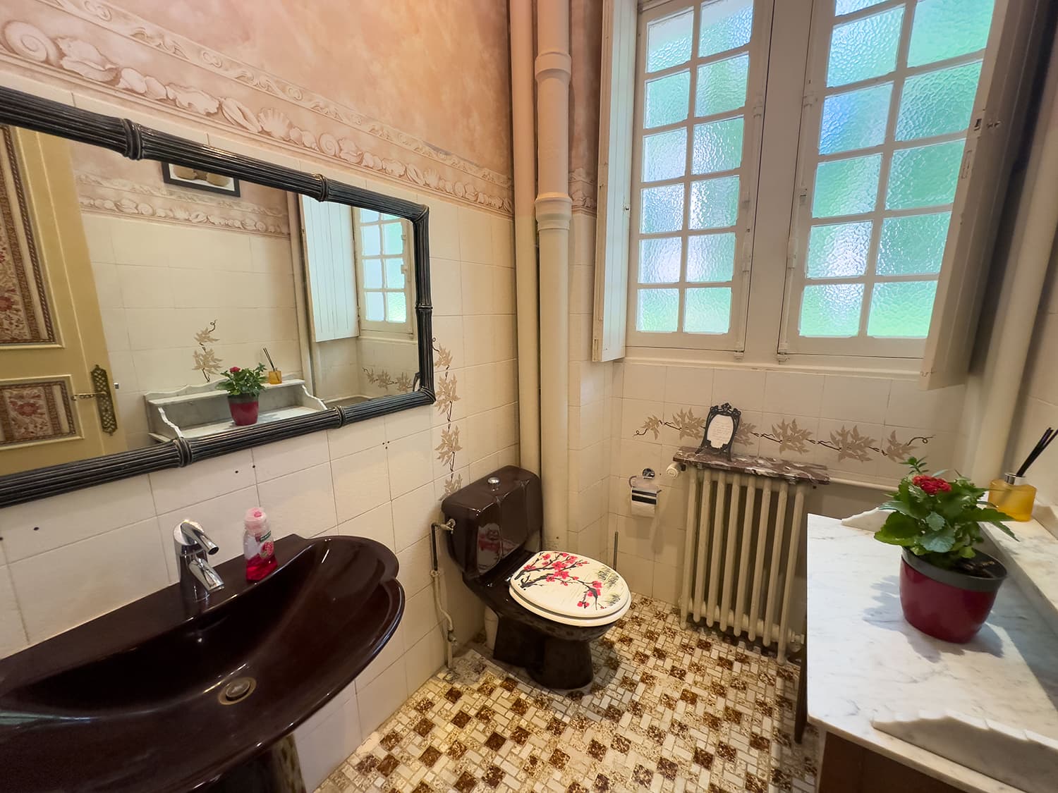 Bathroom | Holiday château in Nouvelle-Aquitaine