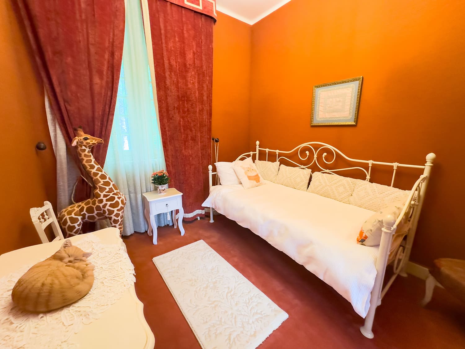 Bedroom | Holiday château in Nouvelle-Aquitaine