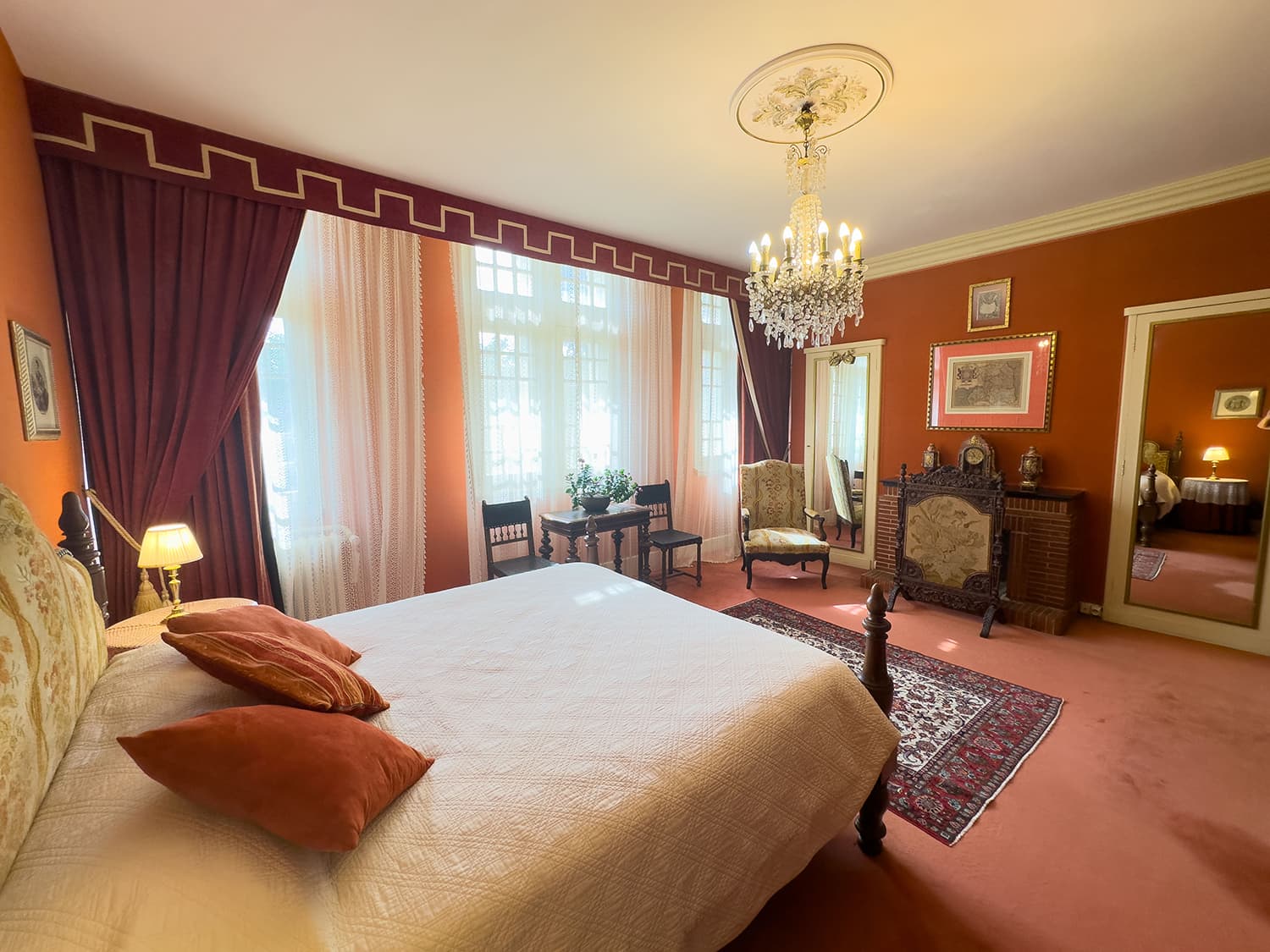 Bedroom | Holiday château in Nouvelle-Aquitaine