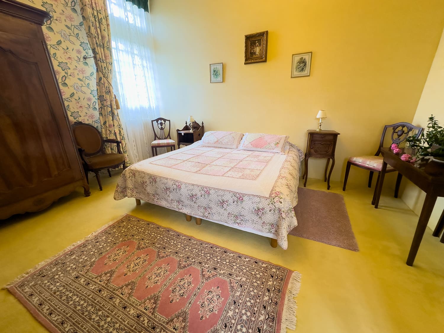 Bedroom | Holiday château in Nouvelle-Aquitaine