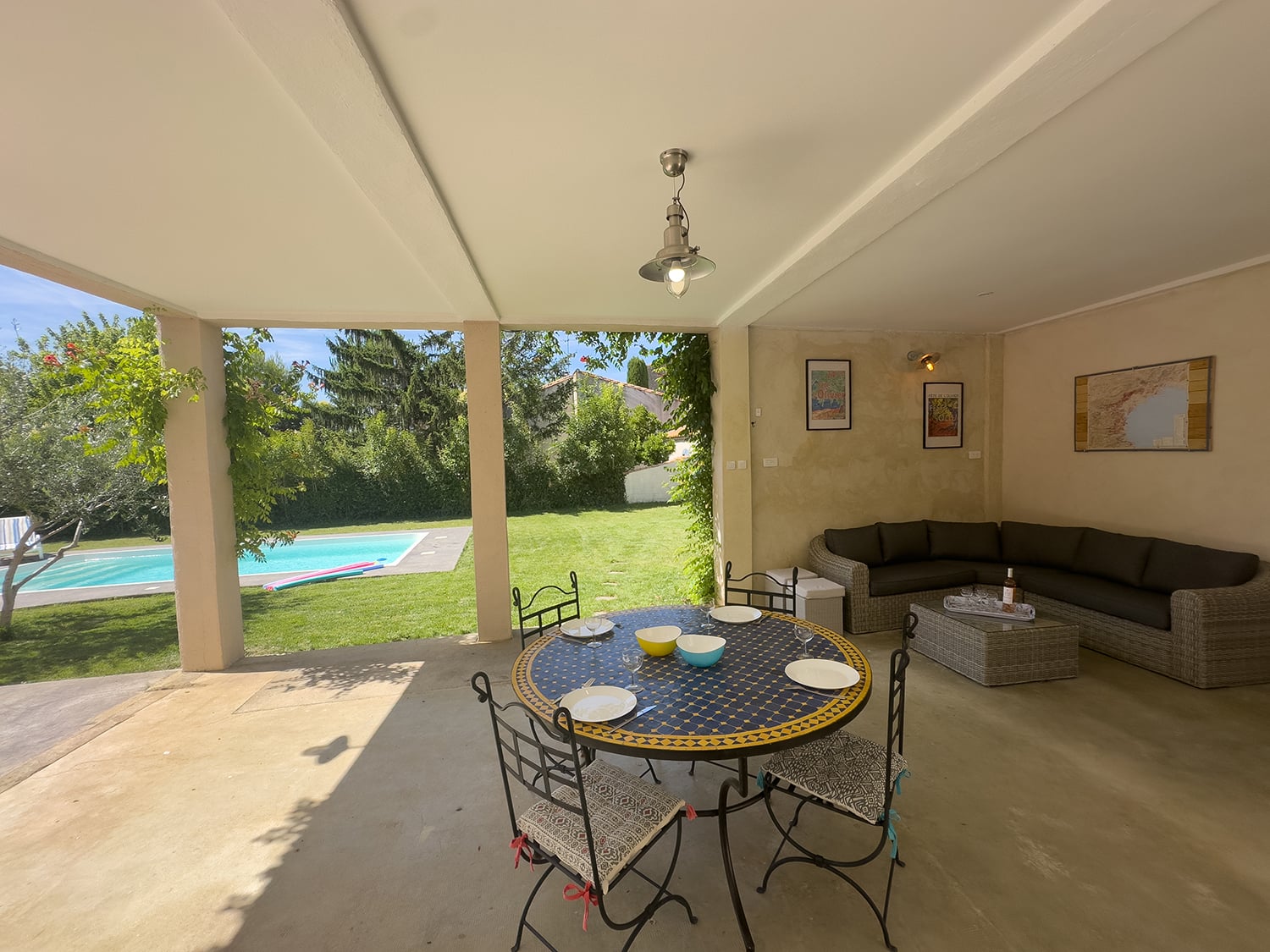 Covered dining terrace