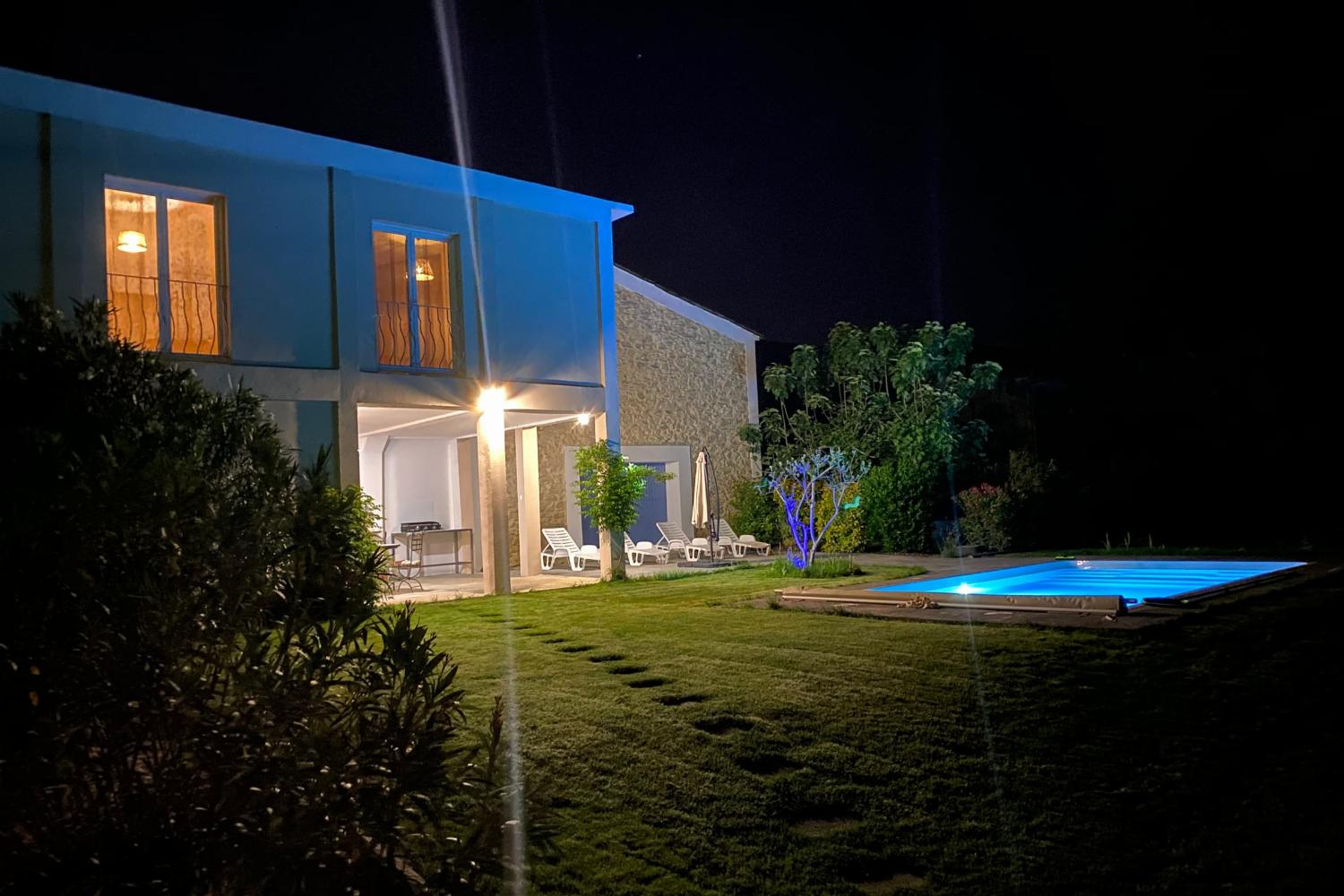 Vacation home in the South of France with private pool at night