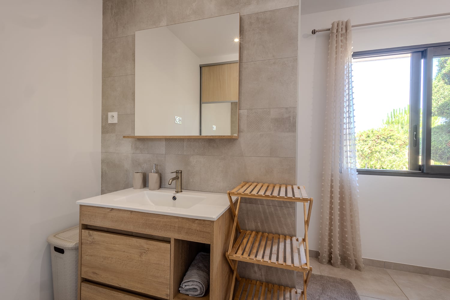 Bathroom | Holiday villa in Servian