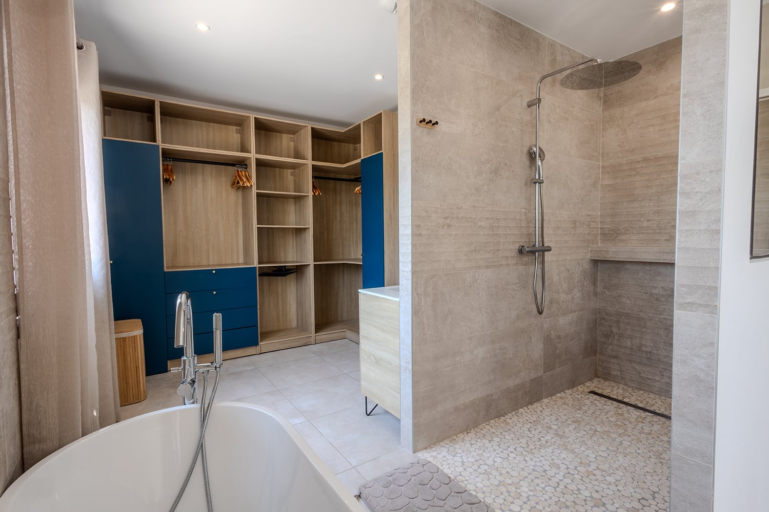 Bathroom | Holiday villa in Servian