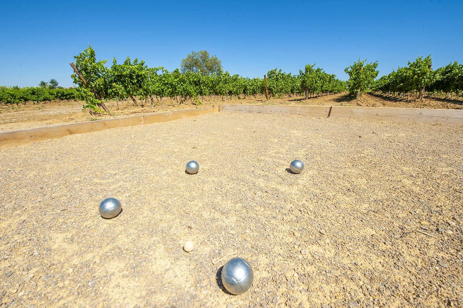 Boules court