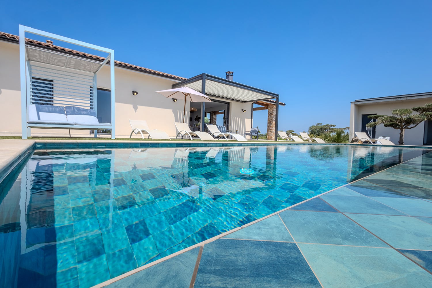 Holiday villa in Servian with private heated infinity pool
