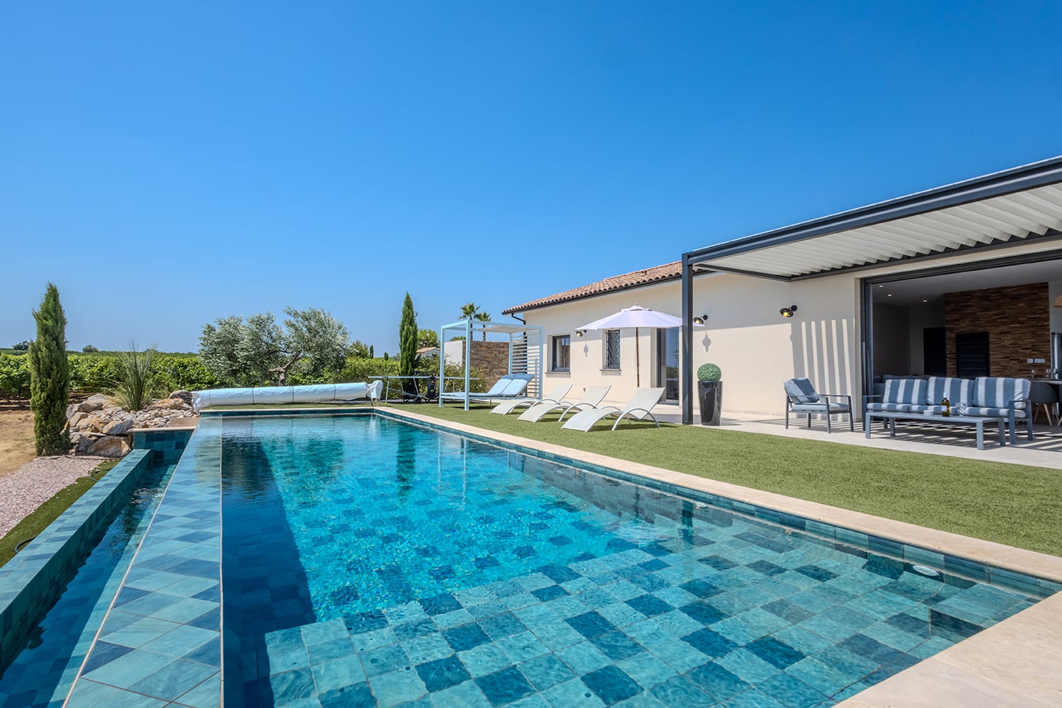 Holiday villa in Servian with private heated infinity pool