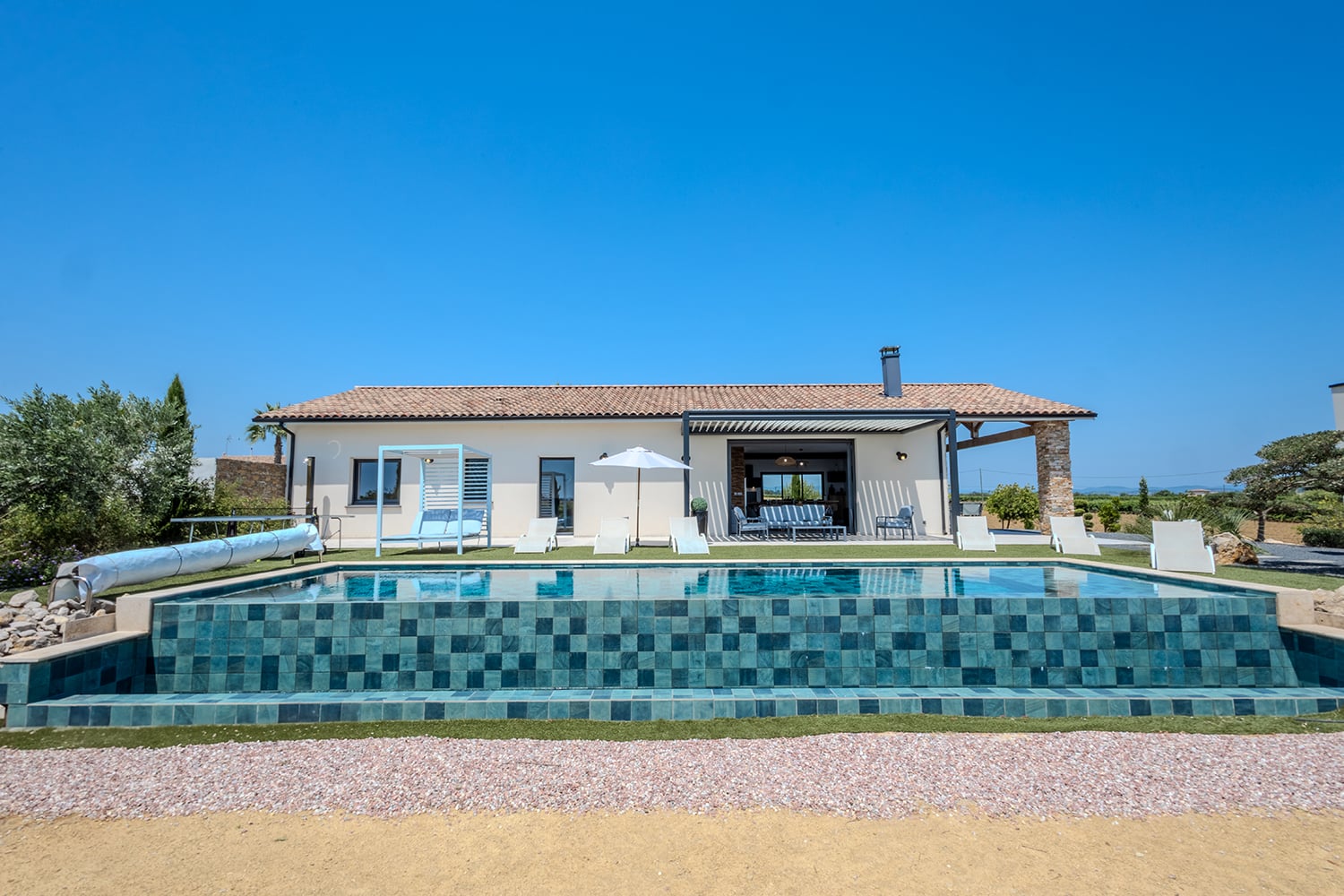 Holiday villa in Servian with private heated pool