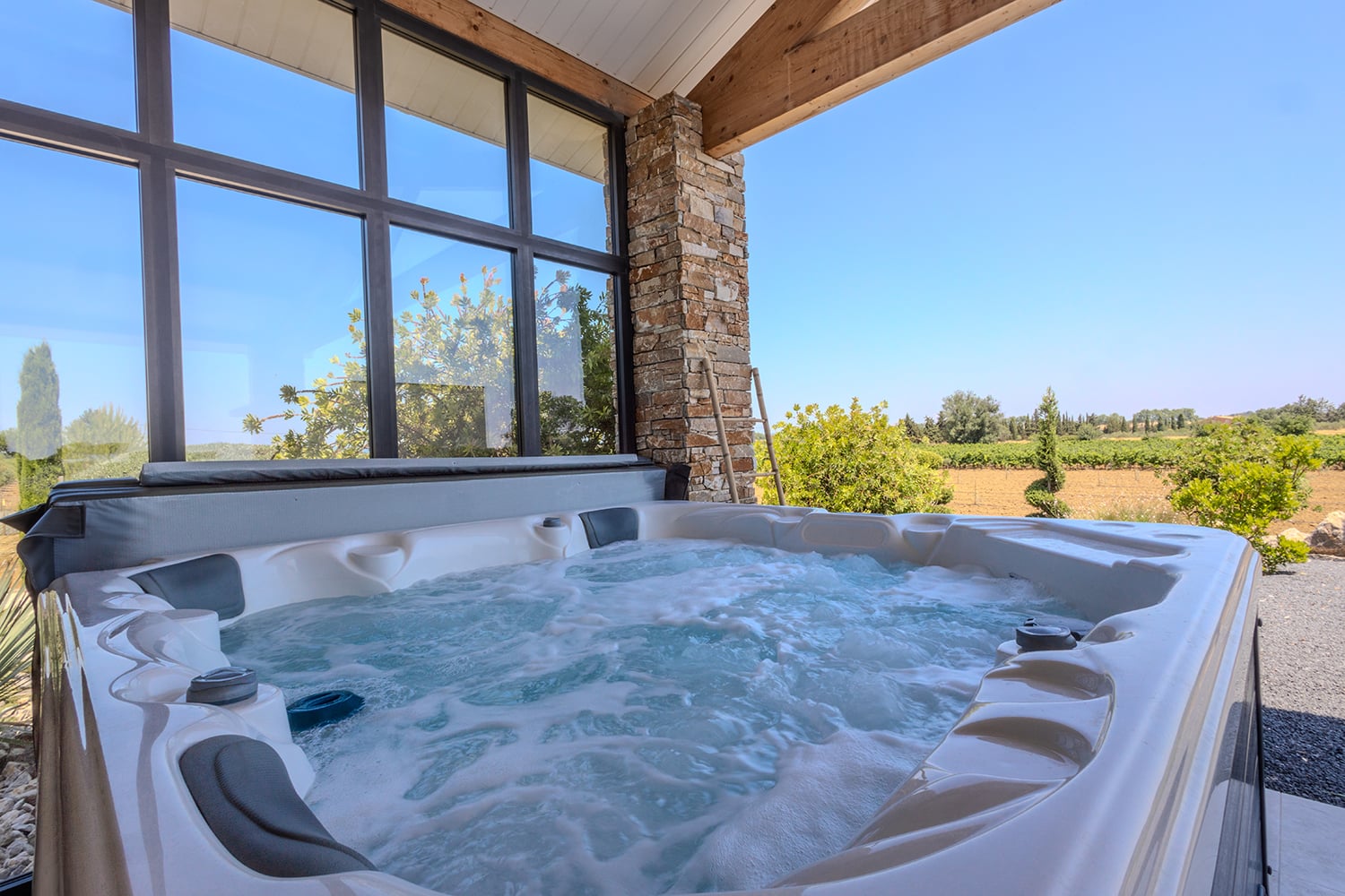 Jacuzzi | Holiday villa in Servian