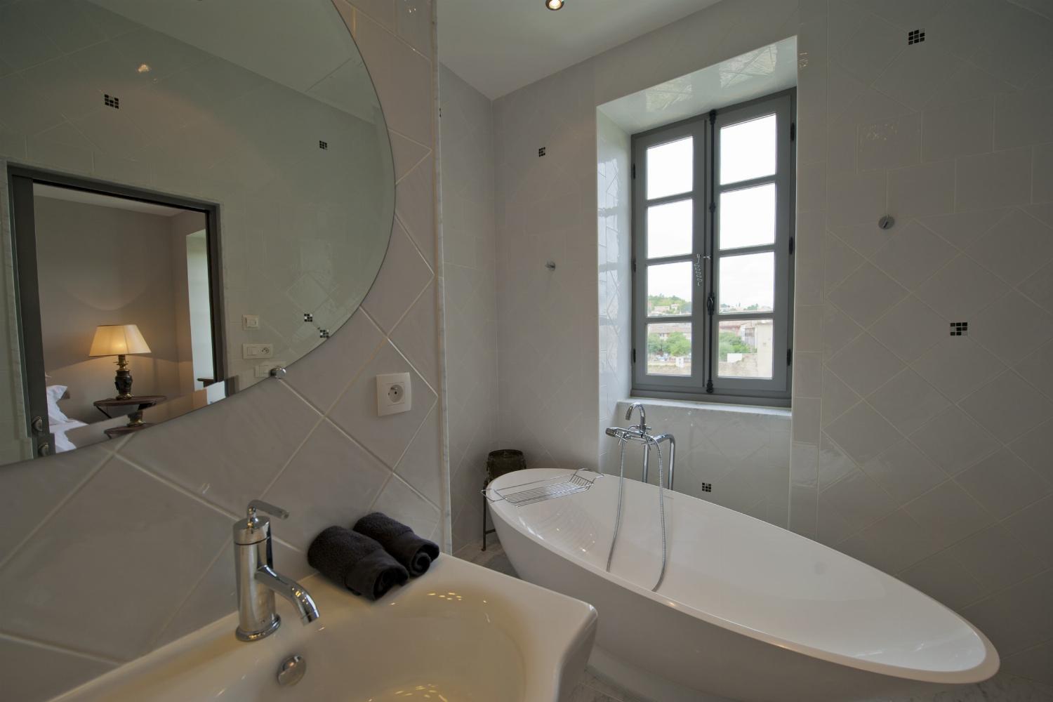 Bathroom | Rental home in South of France