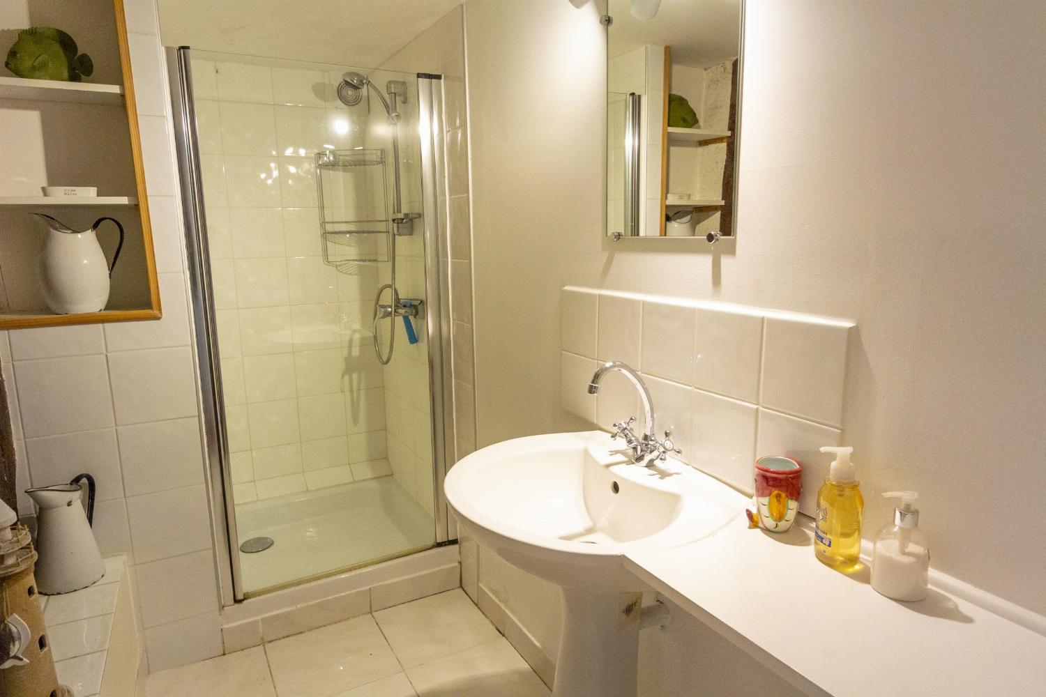 Bathroom | Holiday accommodation in Dordogne